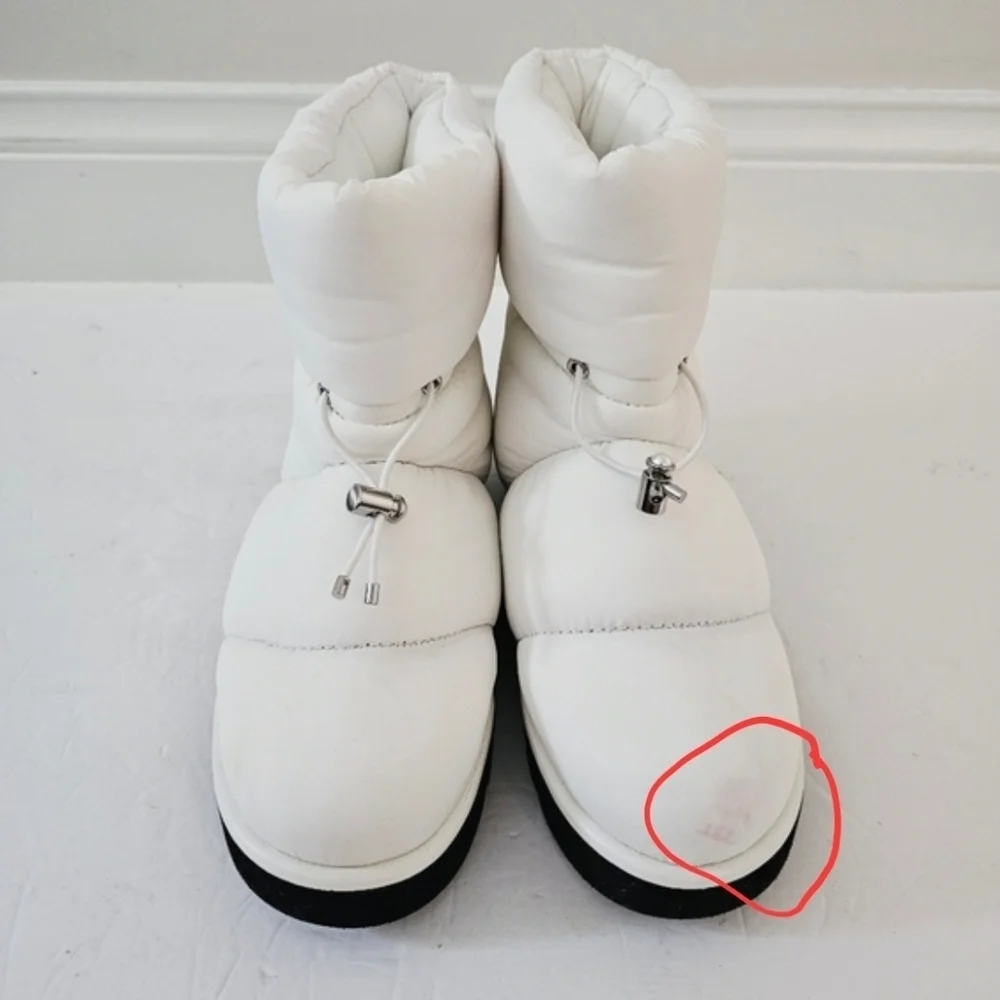 NEW Stuart Weitzman White Polar Lug Snow Boots Bootie Womens Size 7B